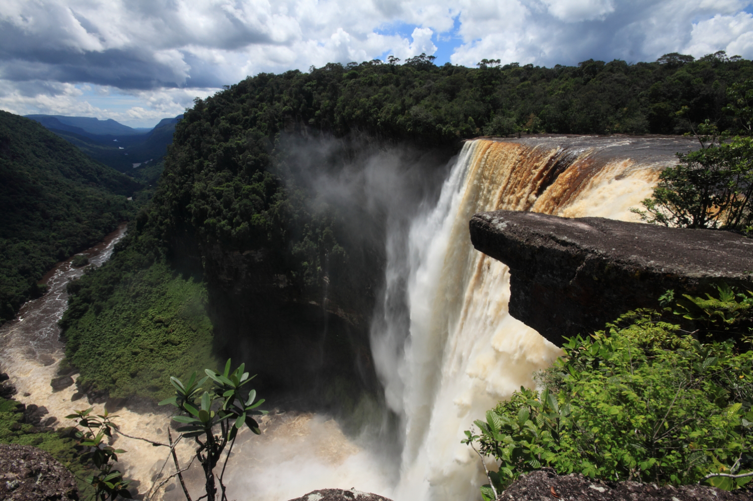 Каскад водопадов Амалия в Гайане